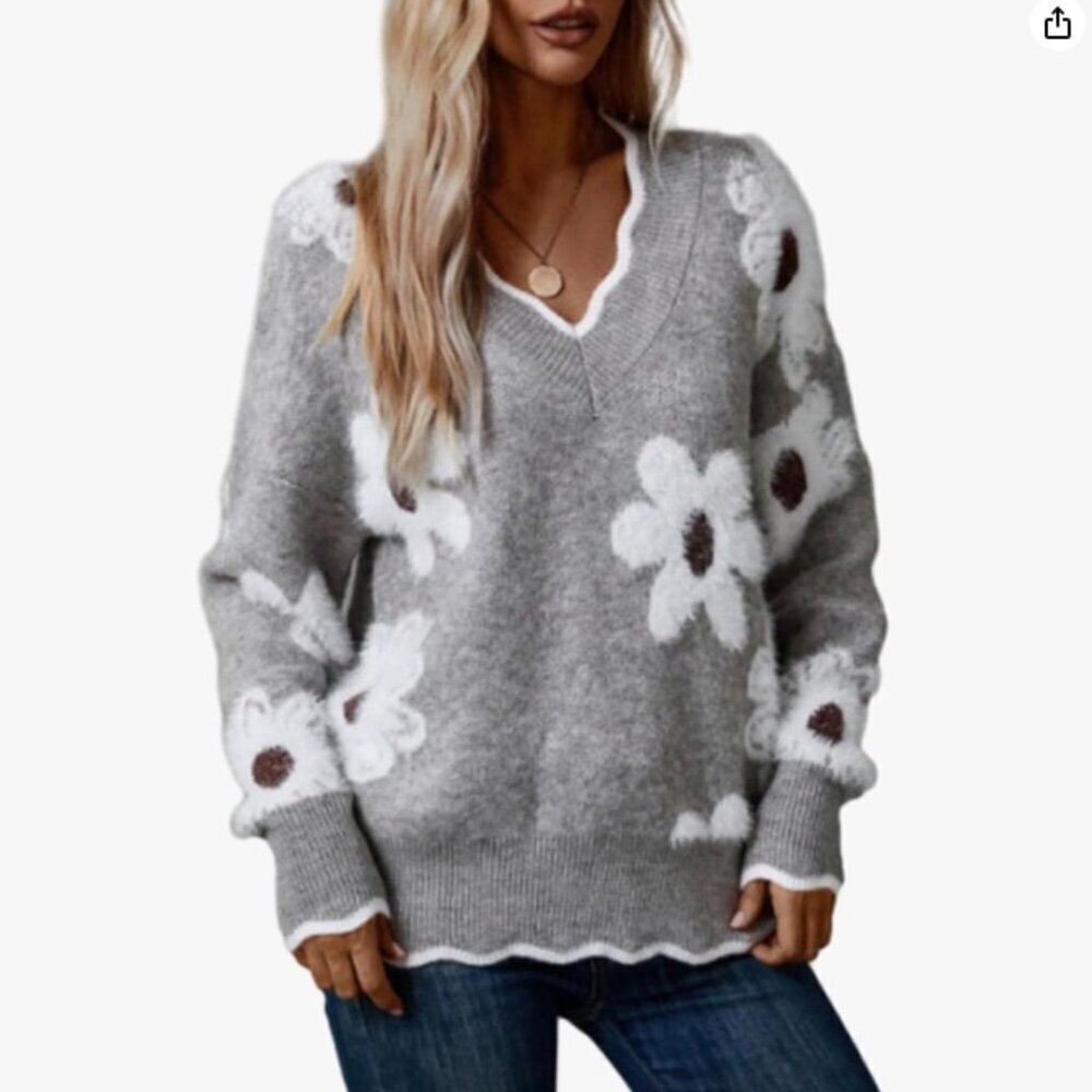 TikTok Famous Pullover Stretch Sweater Scallop Trim Fuzzy V-Neck Size Medium